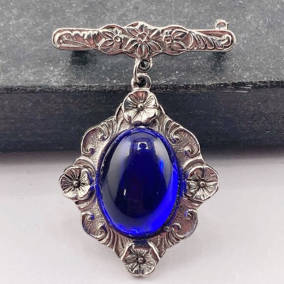 VINTAGE Victorian revival aged silver tone and royal blue dangle brooch oval pin - Picture 1 of 7